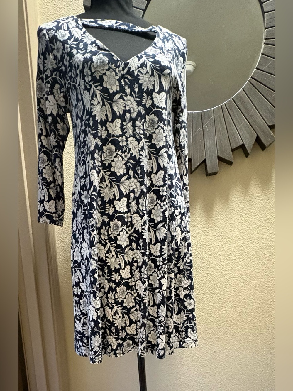 Women's Navy & White Floral V-Neck Dress